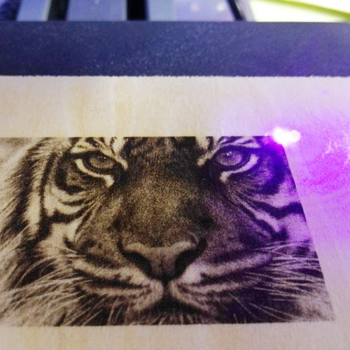 Imprimante 3D, Fraiseuse CNC & Engraveur Laser 3 en 1 Snapmaker